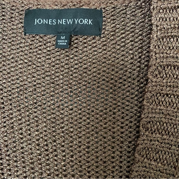 New condition Jones New York Cardigan sweater. - Picture 5 of 6